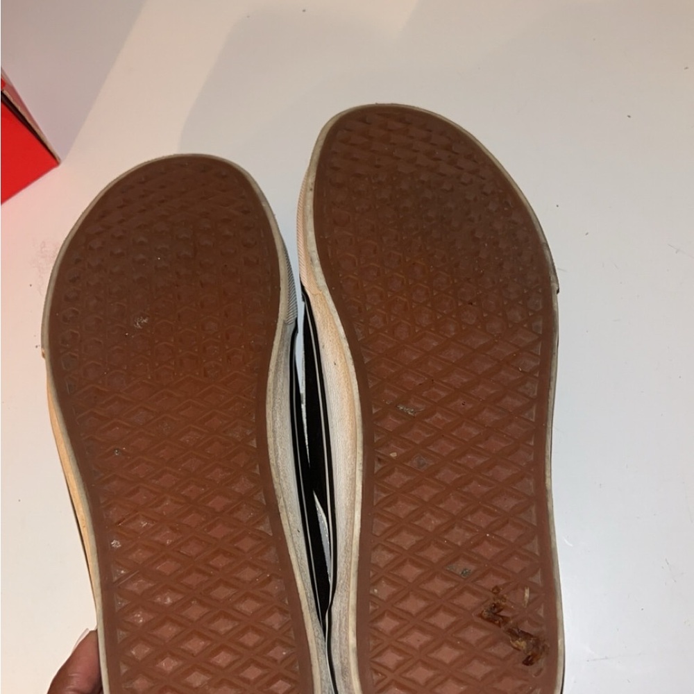 Vans - Picture 2 of 2